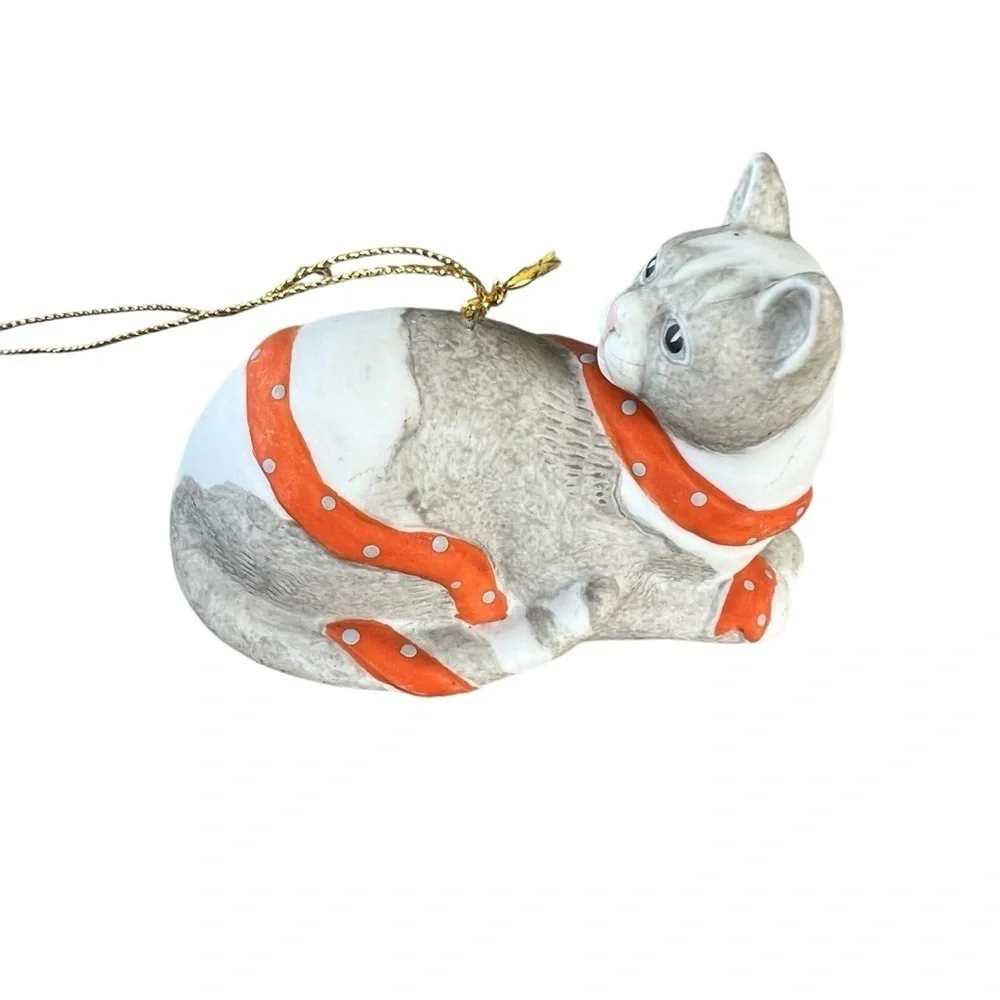 Vintage Silvestri Porcelain Cat Ornament Gray White Kitty Ribbon Taiwan Made 4”